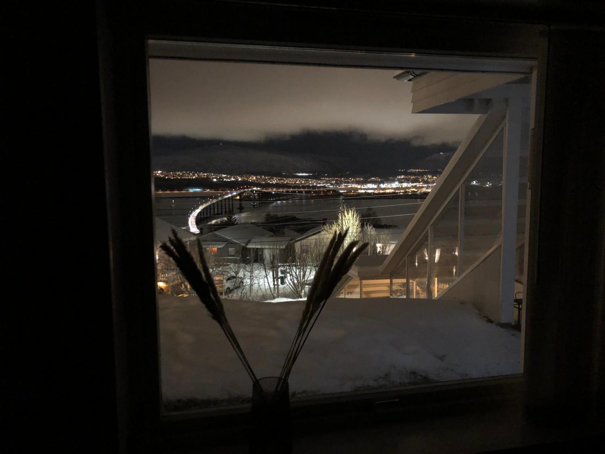Moderne Og Trivelig Leilighet, Med Unik Utsikt Appartement Tromsø Buitenkant foto